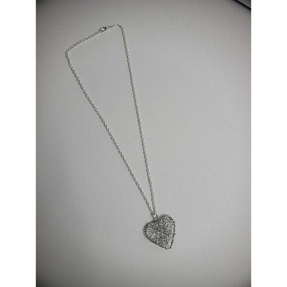 Vintage Silver Tone Chain Necklace Silver Tone Wire Wrapped Heart Pendant - Picture 10 of 11